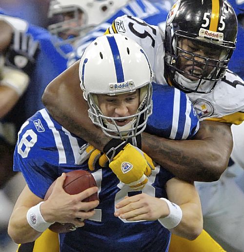  Joey Porter bangs up his knee